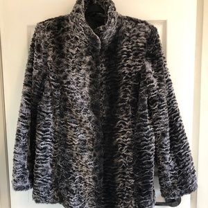plush women’s furry coar. roomy size small.